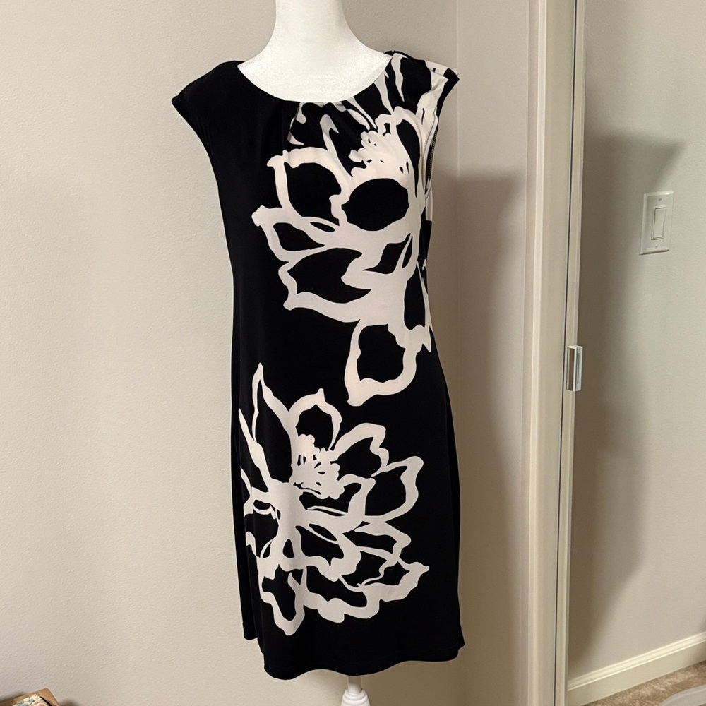 Elegant Black and White Floral Dress 4